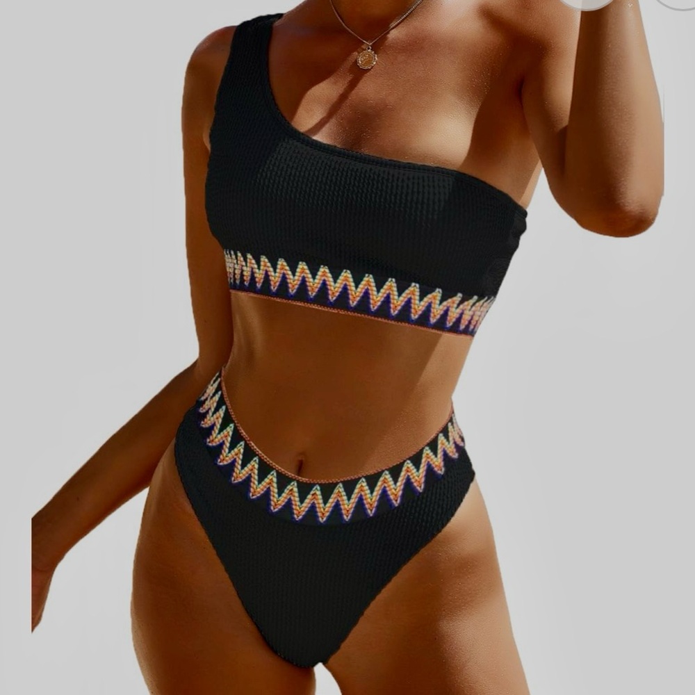 Black Zigzag Trim One-Shoulder Bikini NWOT SMALL